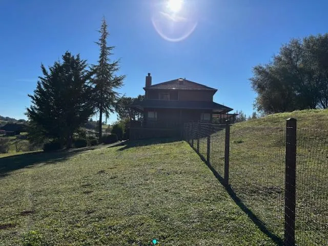 a view of a yard in front of a house
