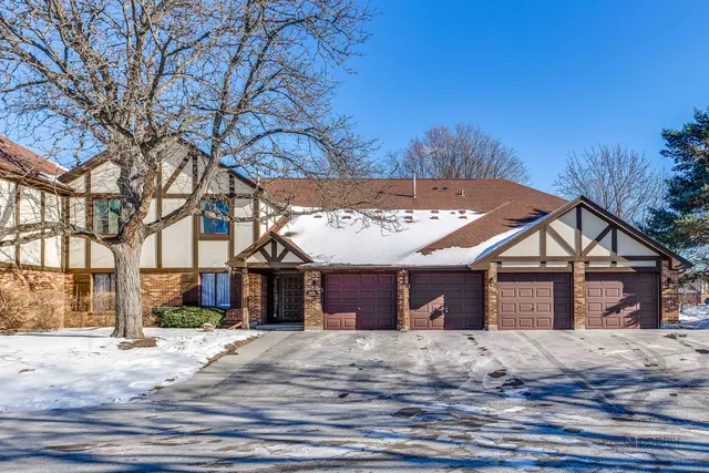 $279,900 | 1025 Cottonwood Court, Unit 1B, Wheeling, IL 60090