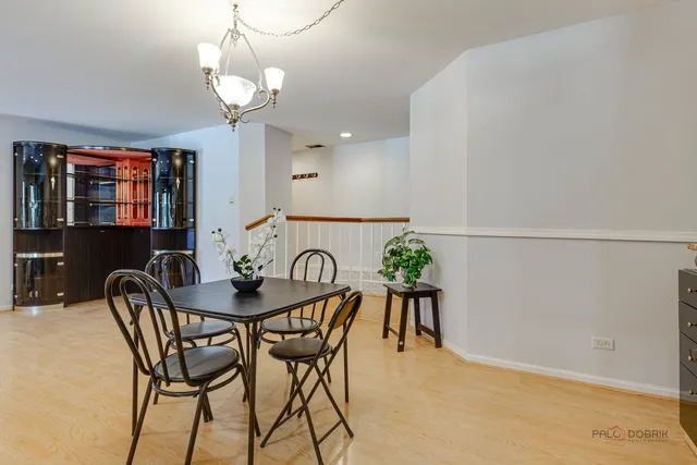 $279,900 | 1025 Cottonwood Court, Unit 1B, Wheeling, IL 60090