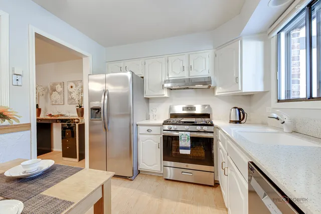 $279,900 | 1025 Cottonwood Court, Unit 1B, Wheeling, IL 60090