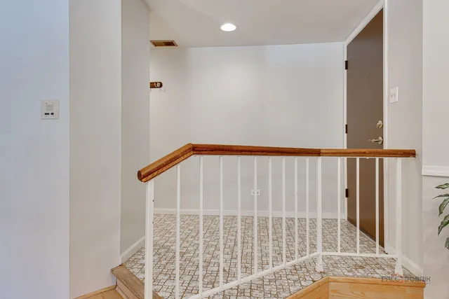 $279,900 | 1025 Cottonwood Court, Unit 1B, Wheeling, IL 60090