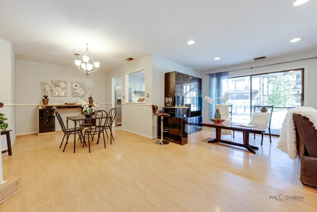 $279,900 | 1025 Cottonwood Court, Unit 1B, Wheeling, IL 60090