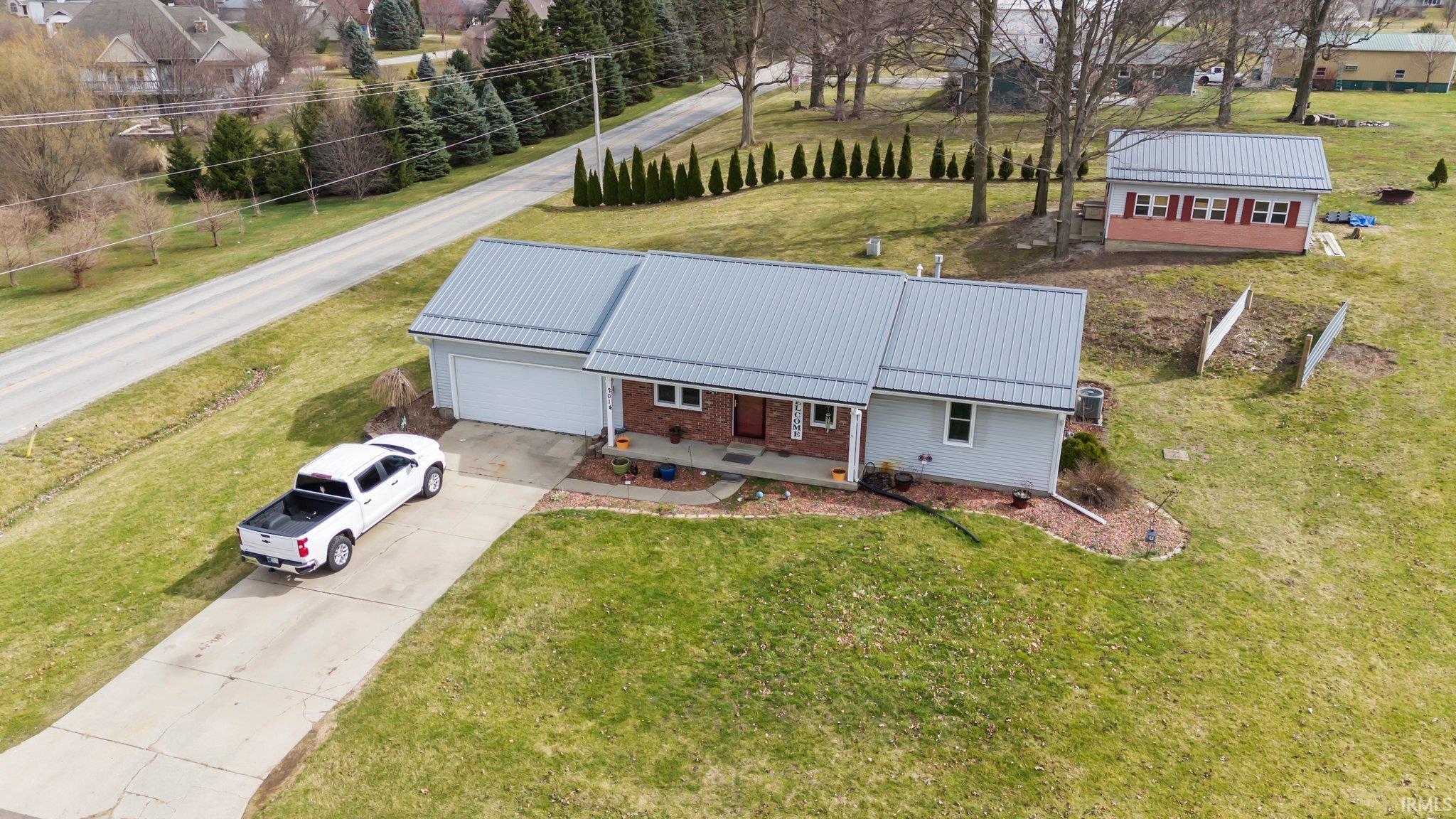 2014 South Blue Spruce Road Warsaw, IN 46580 - Photo 18 of 19 Gallery Image 18