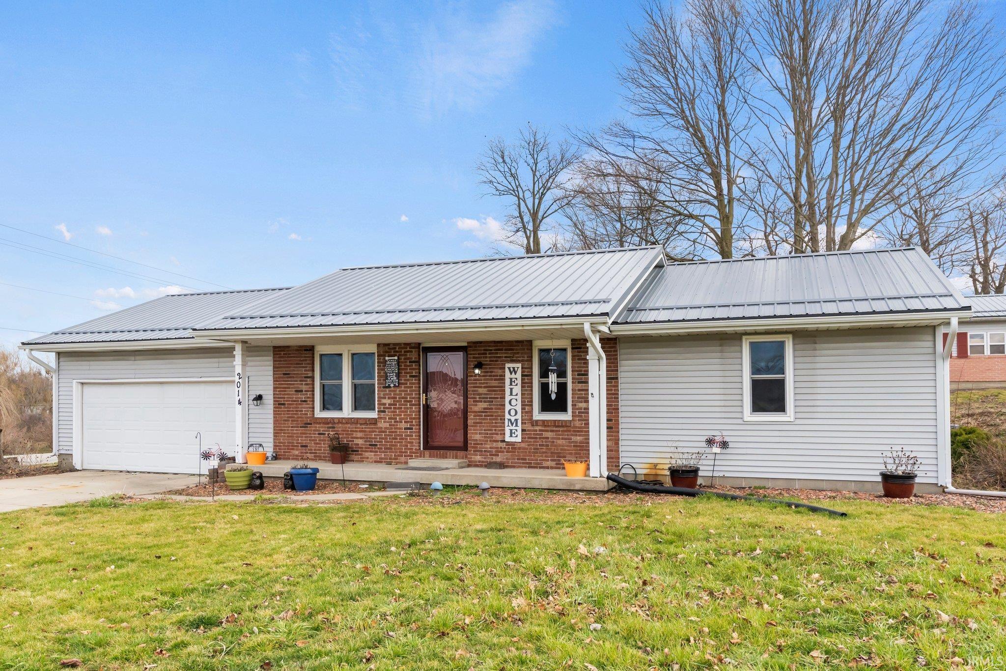 2014 South Blue Spruce Road Warsaw, IN 46580 - Photo 2 of 19 Gallery Image 2