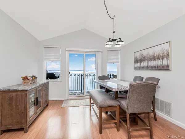 $625,000 | 1434 Outlook Avenue, Unit 3 | Spencer Estates