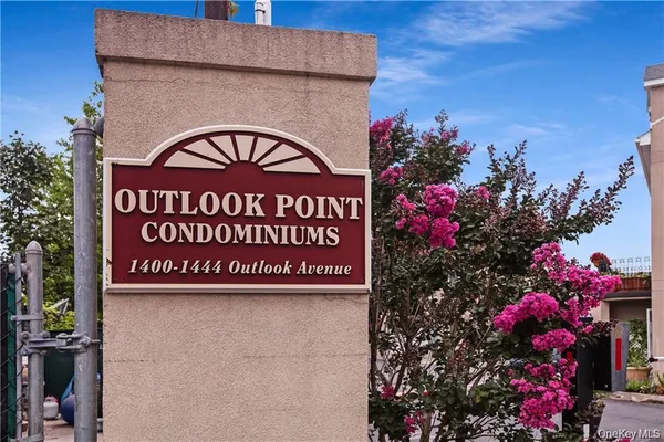 $625,000 | 1434 Outlook Avenue, Unit 3 | Spencer Estates