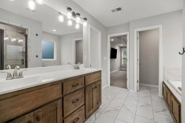 $485,000 | 457 Lilly Lane, Liberty, MO 64068