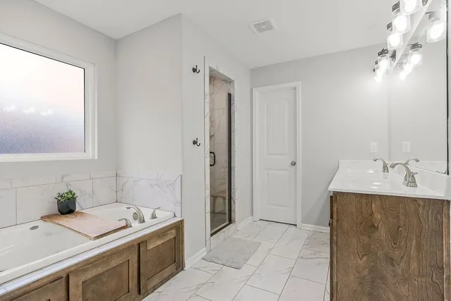 $485,000 | 457 Lilly Lane, Liberty, MO 64068