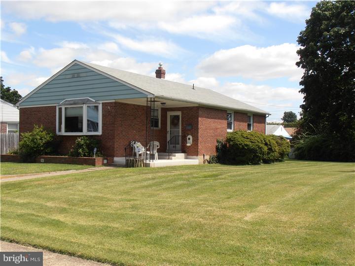 951 Crest Lane Springfield, PA 19064 - Photo 1 of 13 Gallery Image 1