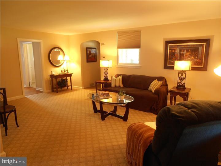 951 Crest Lane Springfield, PA 19064 - Photo 3 of 13 Gallery Image 3