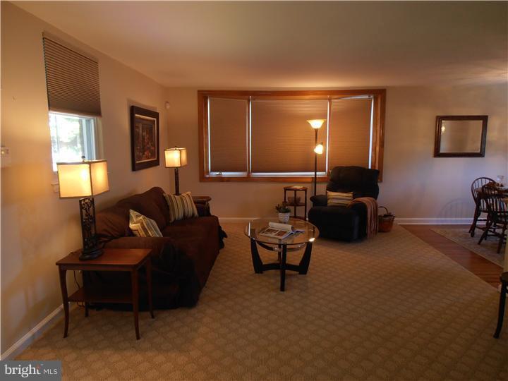 951 Crest Lane Springfield, PA 19064 - Photo 4 of 13 Gallery Image 4