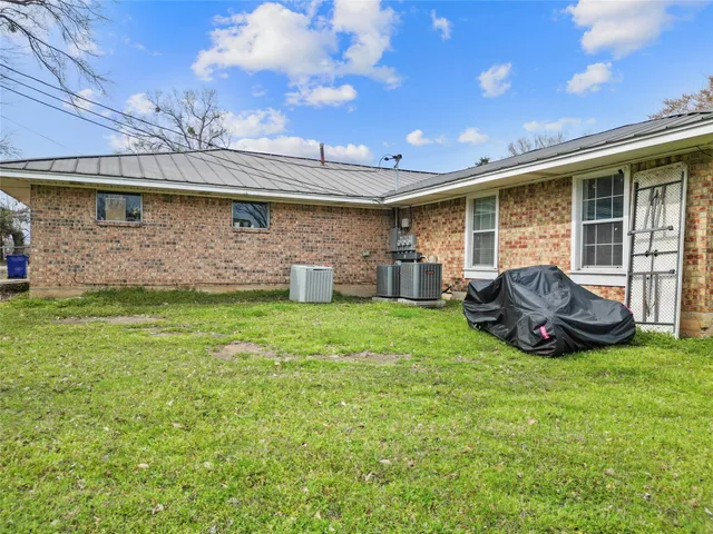 a view of house with backyard