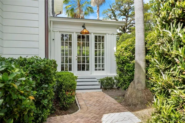 $2,710,000 | 705 Delaney Avenue, Orlando, FL 32801