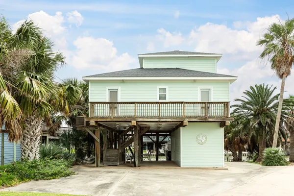 $385,000 | 139 Driftwood Road, Freeport, TX 77541