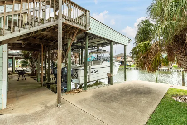 $385,000 | 139 Driftwood Road, Freeport, TX 77541