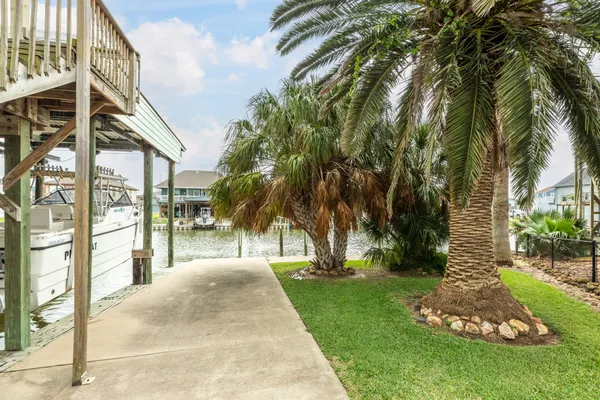 $385,000 | 139 Driftwood Road, Freeport, TX 77541