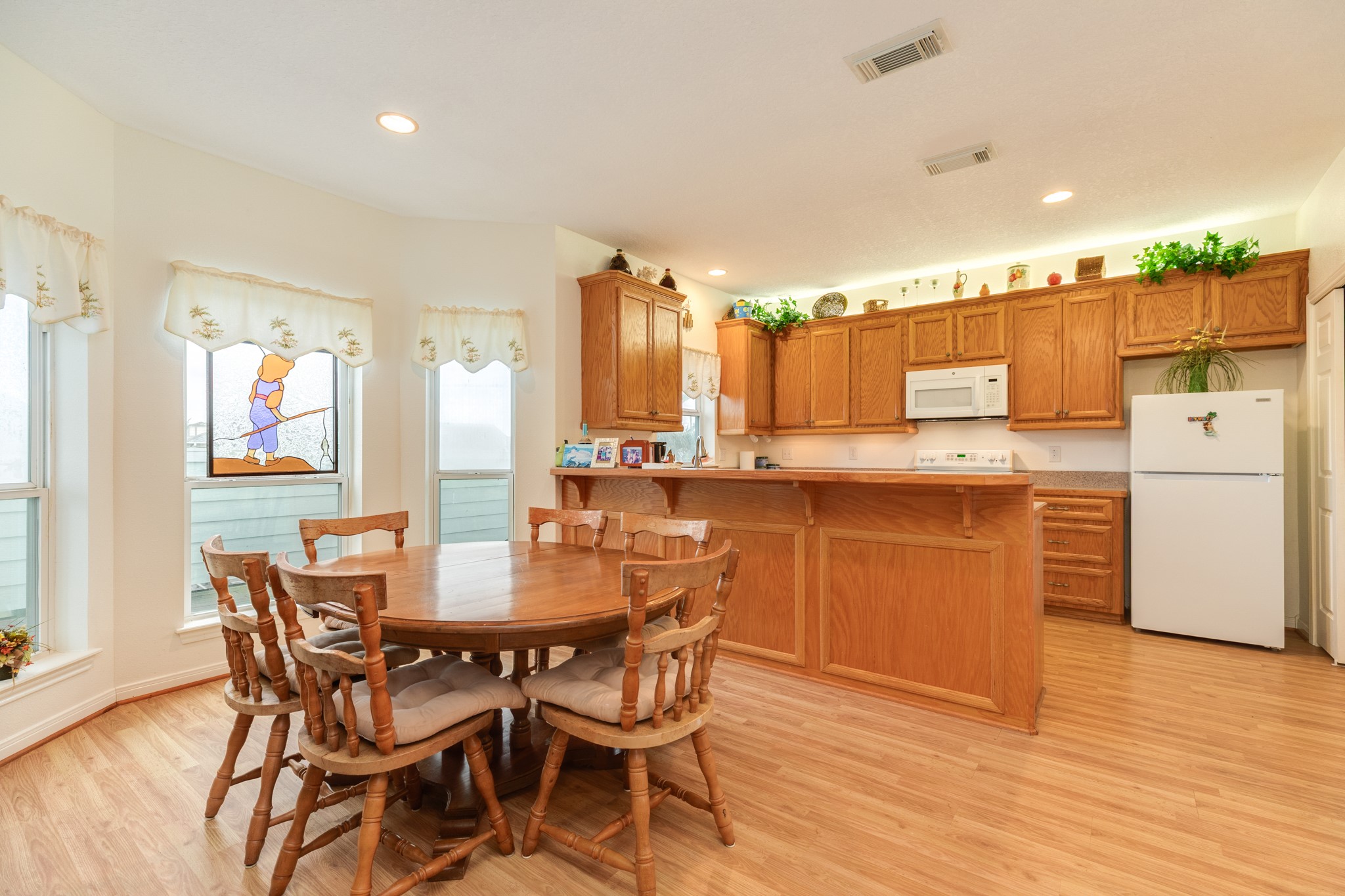 139 Driftwood Road Freeport, TX 77541 - Photo 5 of 34 a kitchen with a table and chairs in it