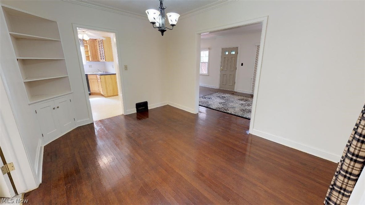 1039 Oxford Road Cleveland, OH 44121 - Photo 8 of 22 Gallery Image 8