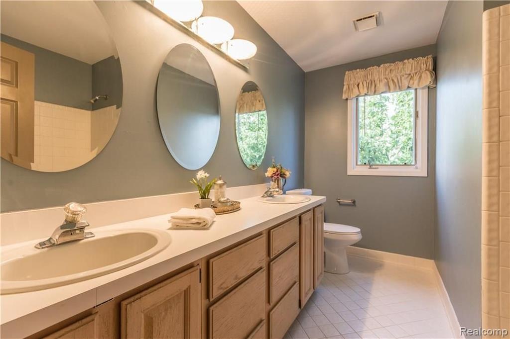 1865 South Shore Drive Rochester Hills, MI 48307 - Photo 28 of 47