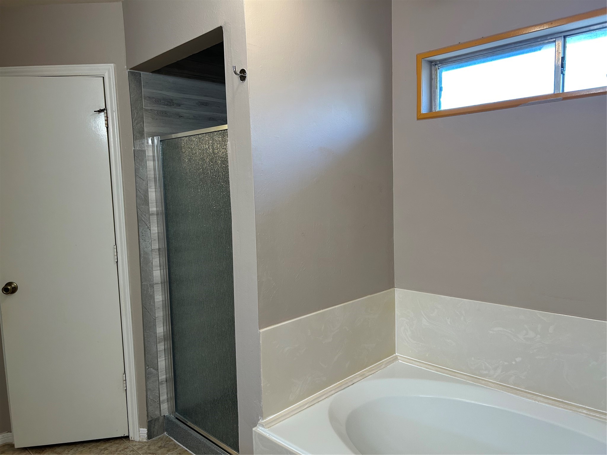 3601 Colleen Meadows Circle Houston, TX 77080 - Photo 17 of 22 Primary Bath Garden Tub and Enclosed Privacy RR
