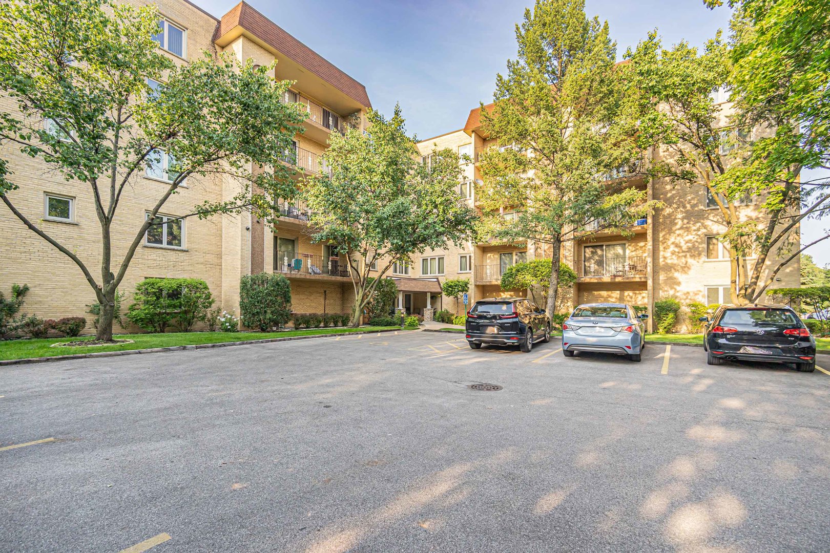 6430 West Belle Plaine Ave Unit 207  