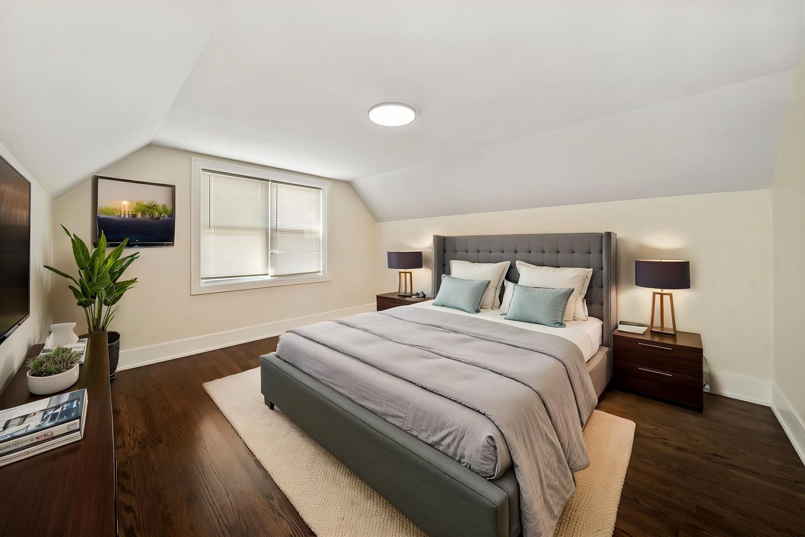 10235 South Rhodes Avenue Chicago, IL 60628 - Photo 12 of 45