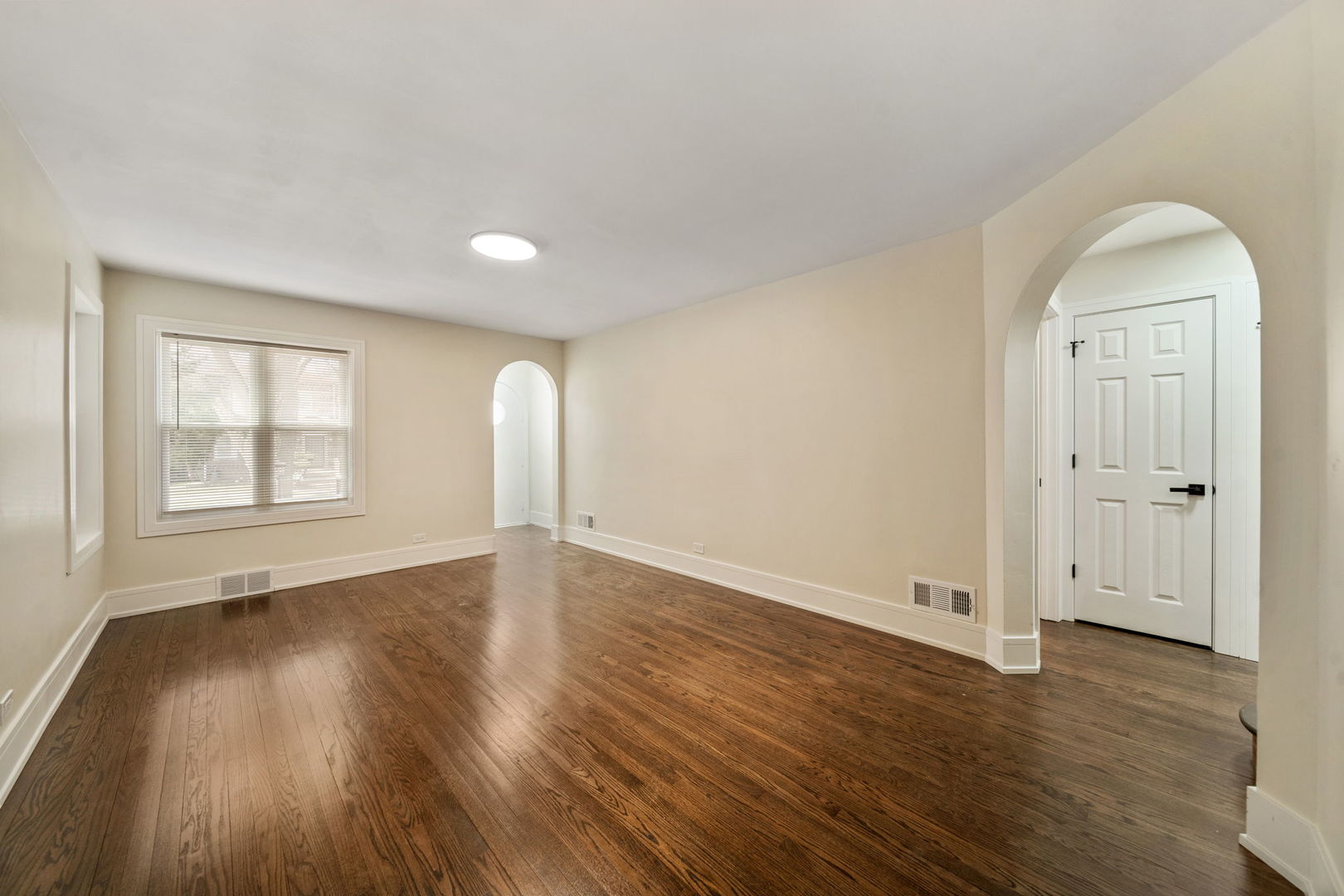 10235 South Rhodes Avenue Chicago, IL 60628 - Photo 3 of 45