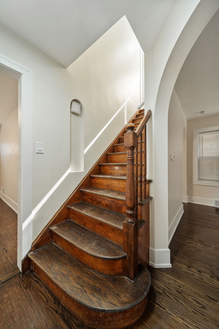 10235 South Rhodes Avenue Chicago, IL 60628 - Photo 31 of 45