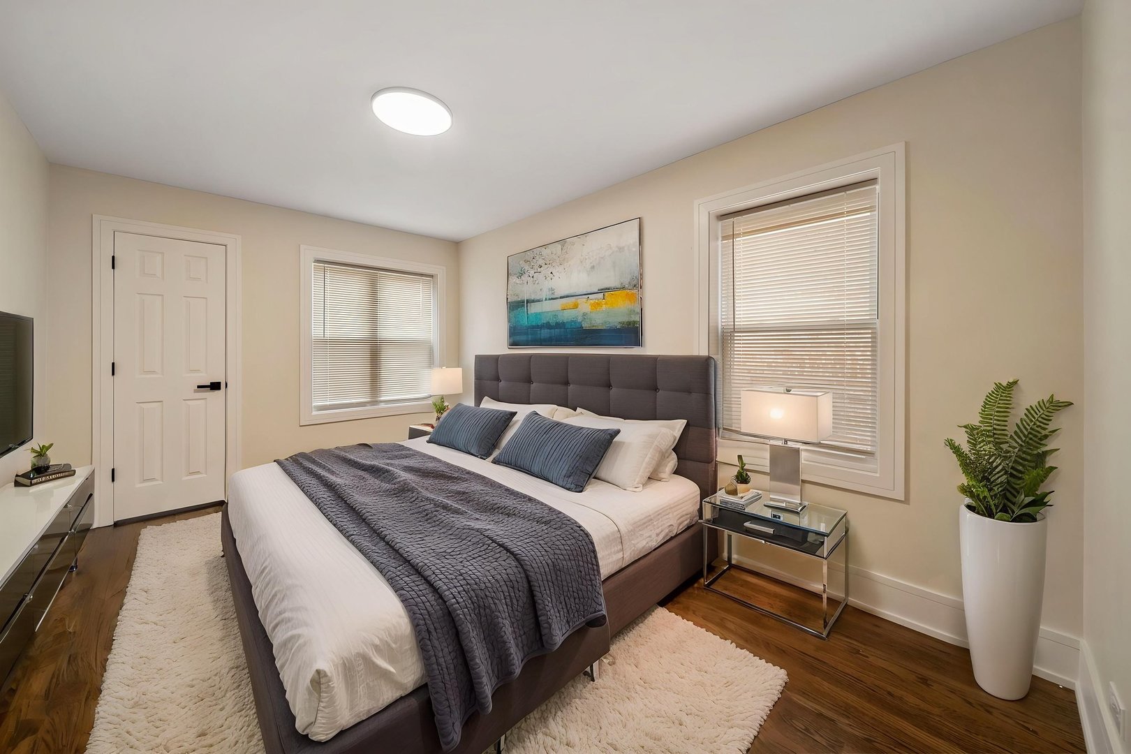 10235 South Rhodes Avenue Chicago, IL 60628 - Photo 6 of 45