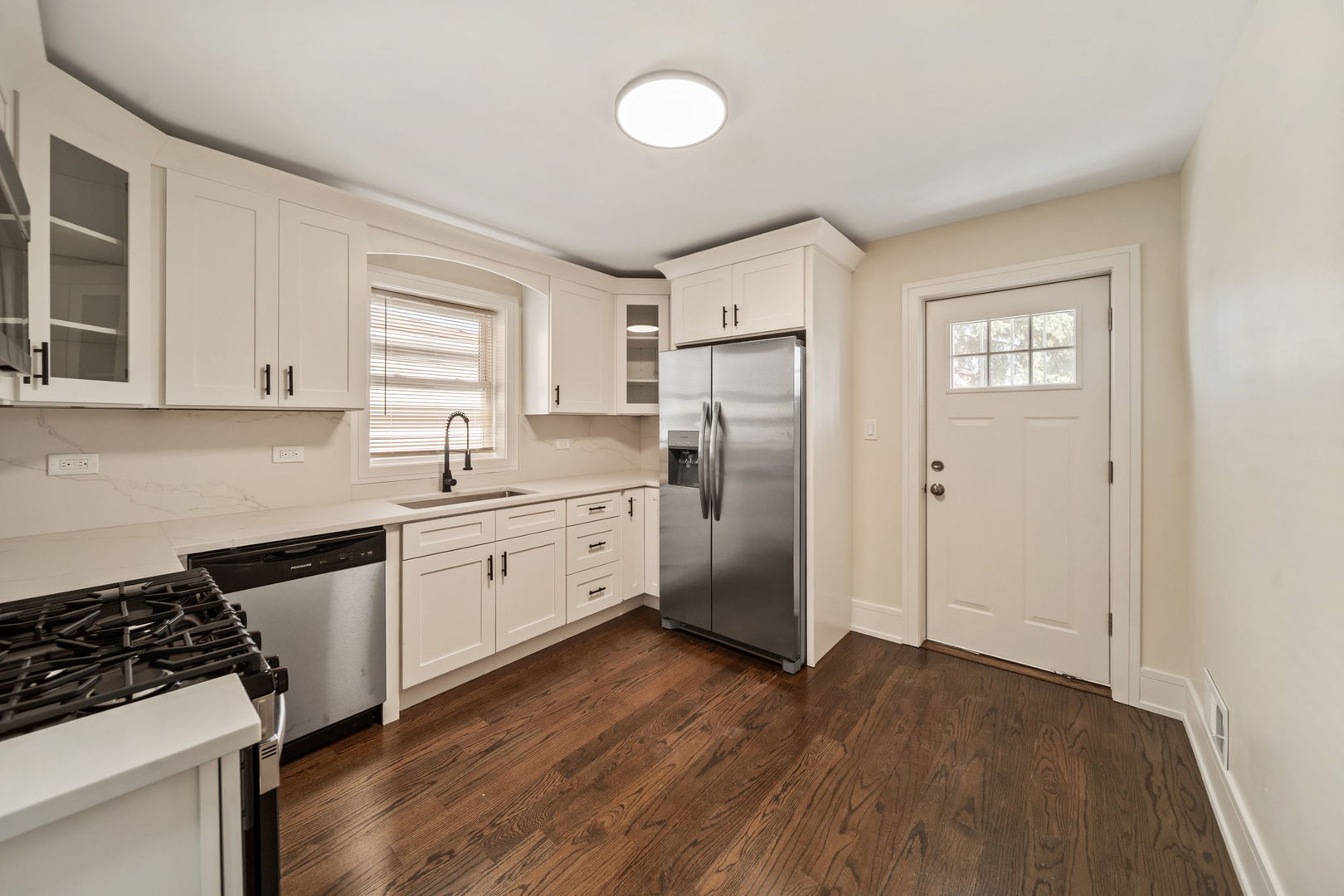 10235 South Rhodes Avenue Chicago, IL 60628 - Photo 8 of 45