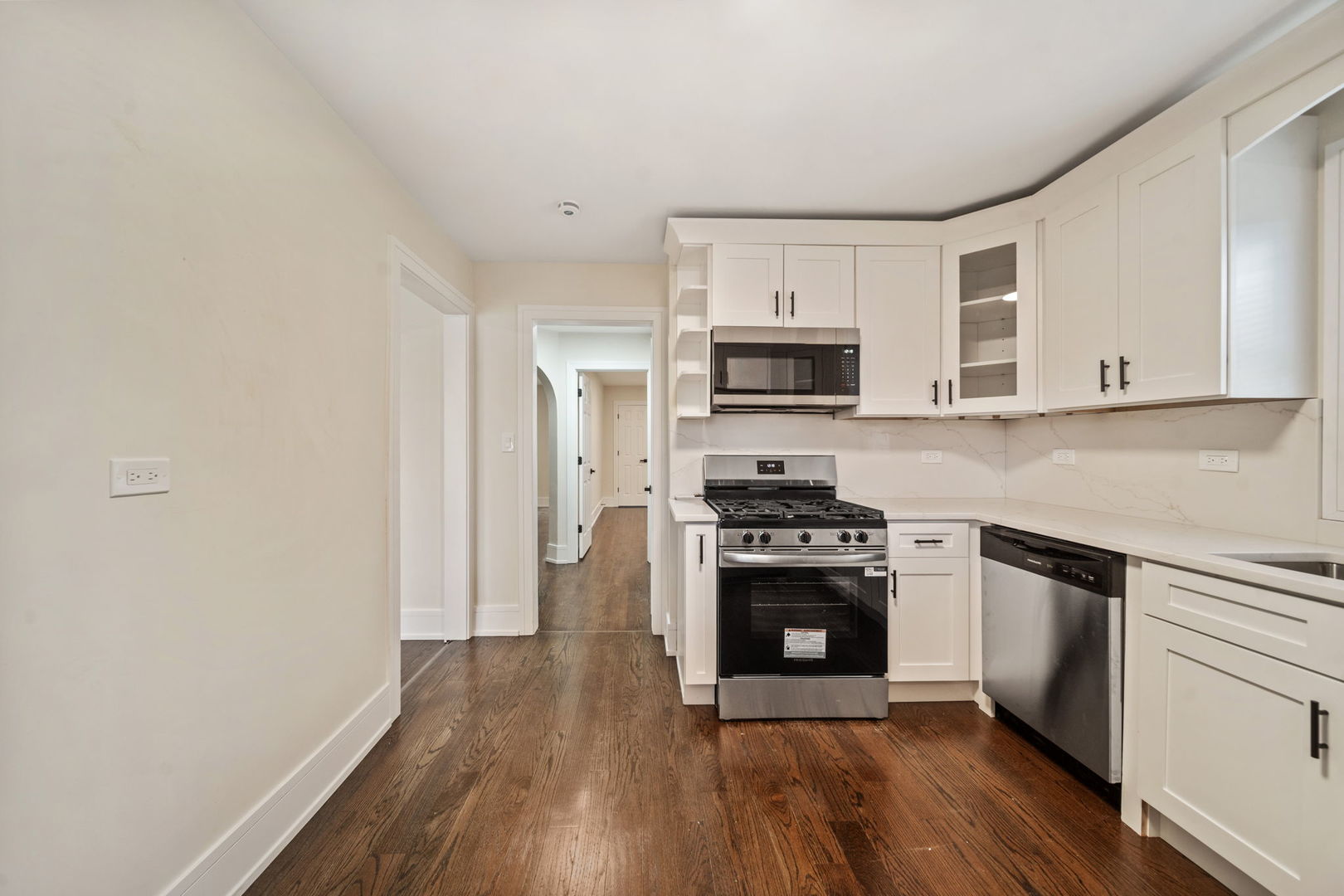 10235 South Rhodes Avenue Chicago, IL 60628 - Photo 10 of 45