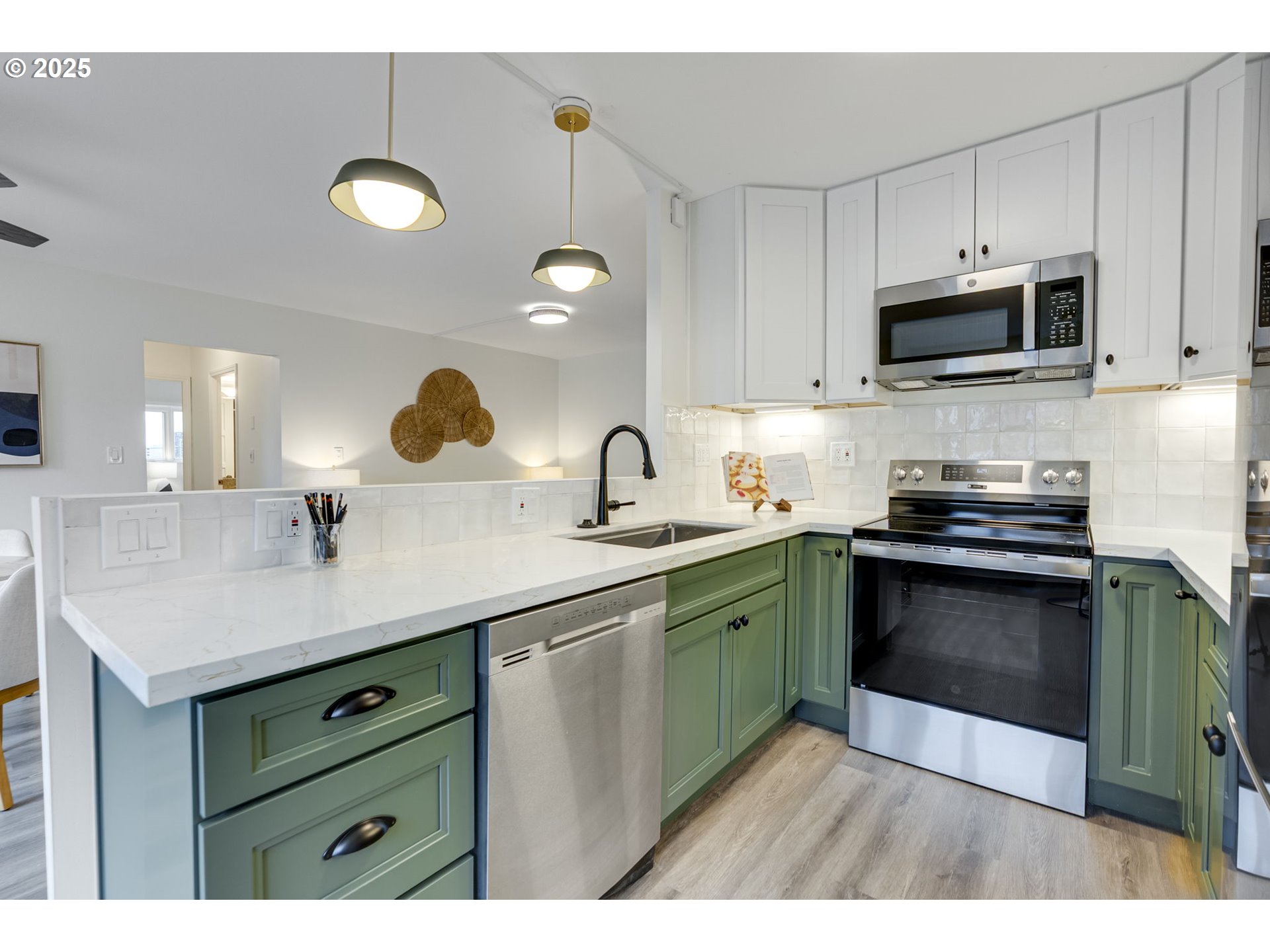 2021 Southwest Main Street, Unit 66 Portland, OR 97205 - Photo 19 of 41 Gallery Image 19