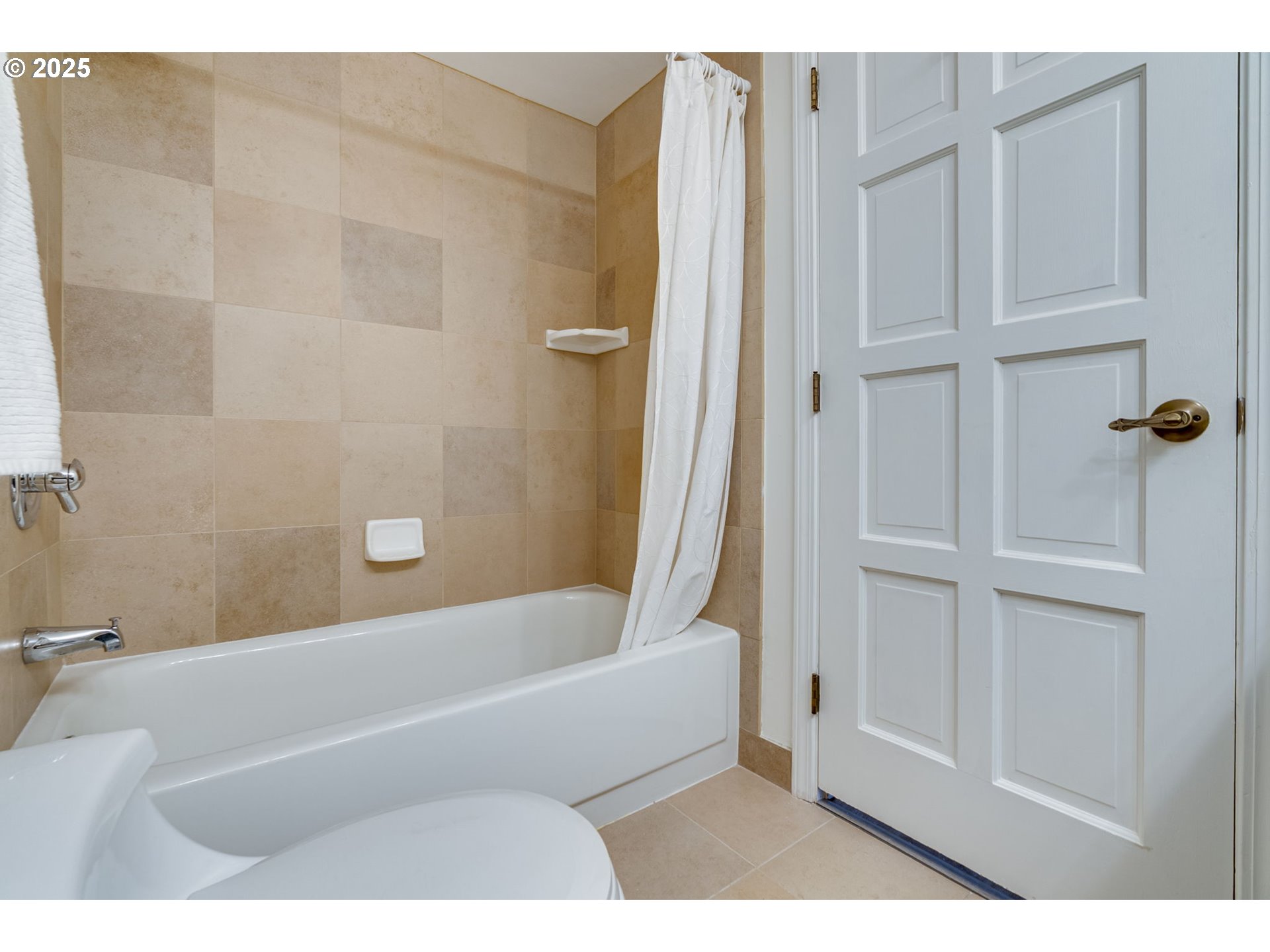 2021 Southwest Main Street, Unit 66 Portland, OR 97205 - Photo 25 of 41 Bathroom