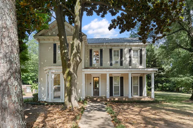 $375,000 | 251 South Craft Street, Holly Springs, MS 38635