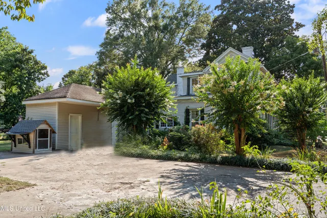 $375,000 | 251 South Craft Street, Holly Springs, MS 38635