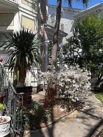 $1,650 | 3219 Prytania Street, Unit A, New Orleans, LA 70115