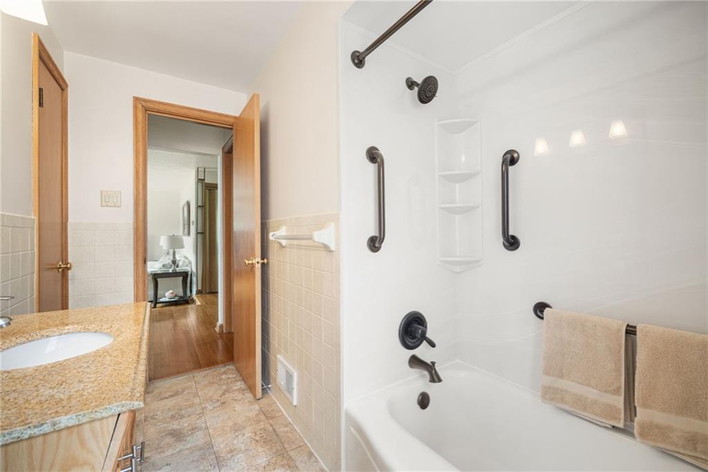 4406 West Run Road Homestead, PA 15120 - Photo 14 of 31 Bathroom