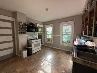 $165,000 | 1009 Adams Street Southeast, Grand Rapids, MI 49507