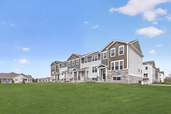 $389,900 | 331 Settlers Place, West Dundee, IL 60118