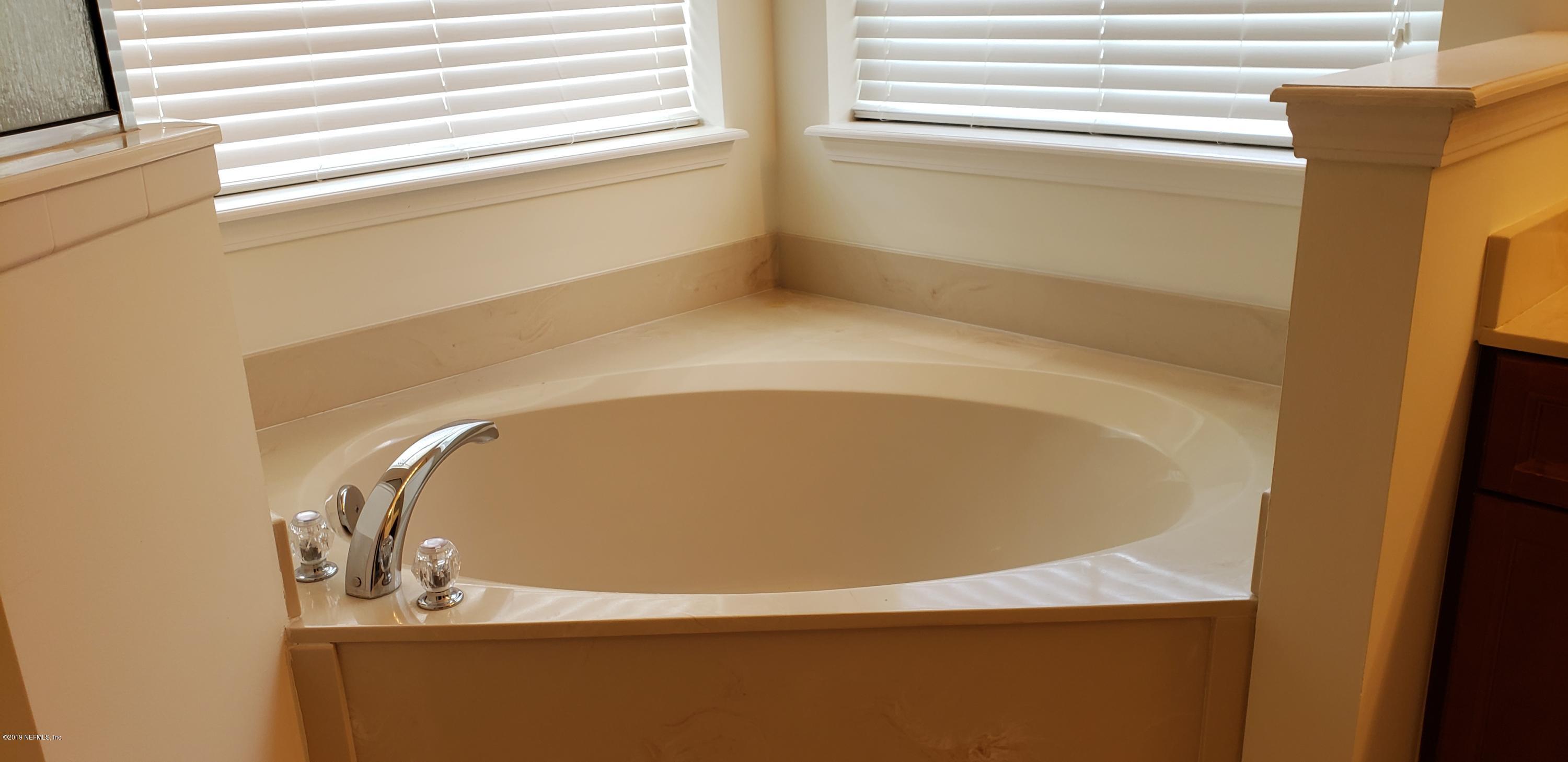 6339 Wedmore Road Jacksonville, FL 32258 - Photo 13 of 21 Master Tub