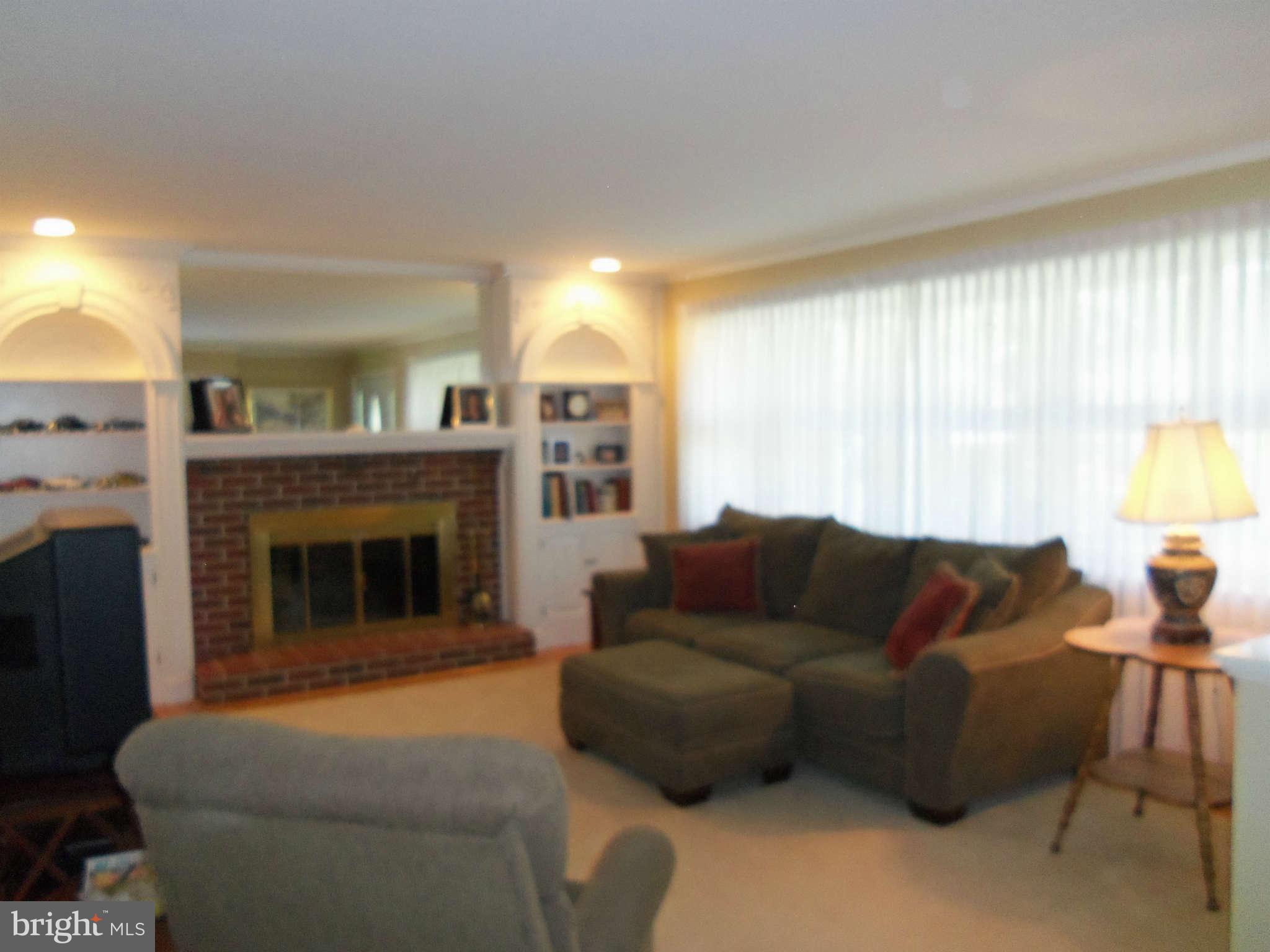 8407 High Ridge Road Ellicott City, MD 21043 - Photo 5 of 19 Living Room