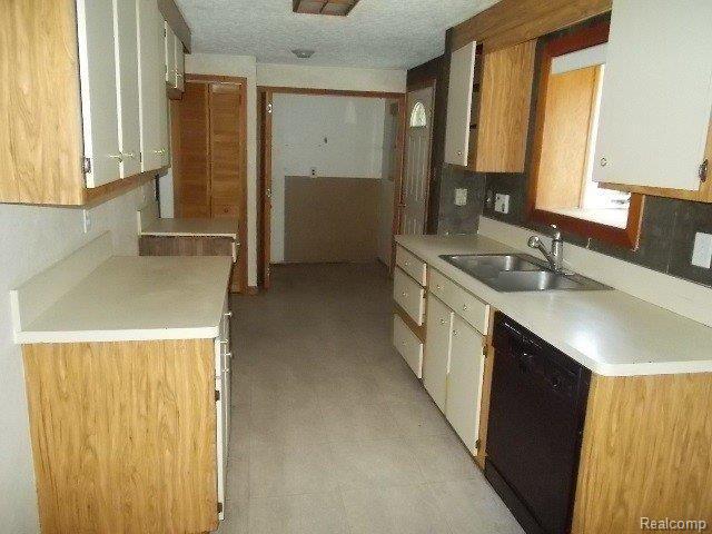 65 Rathbone Street Mount Clemens, MI 48043 - Photo 7 of 20 261-805209 Kitchen.JPG