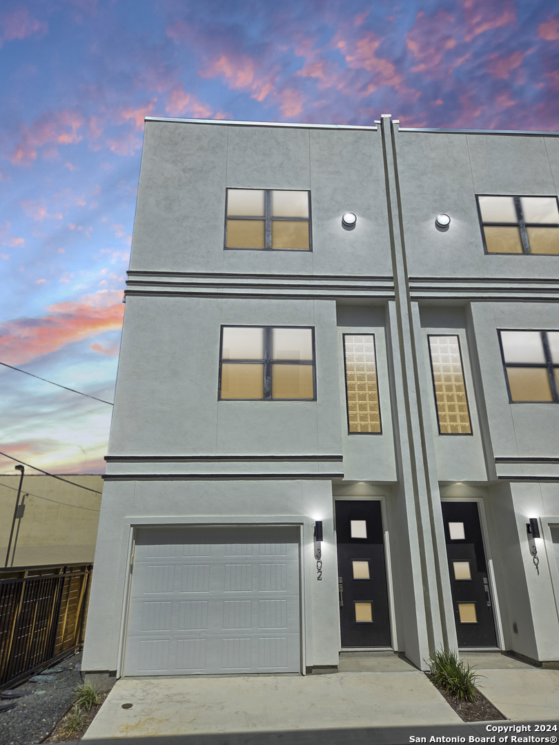 1735 West Gramercy Pl Unit 302  