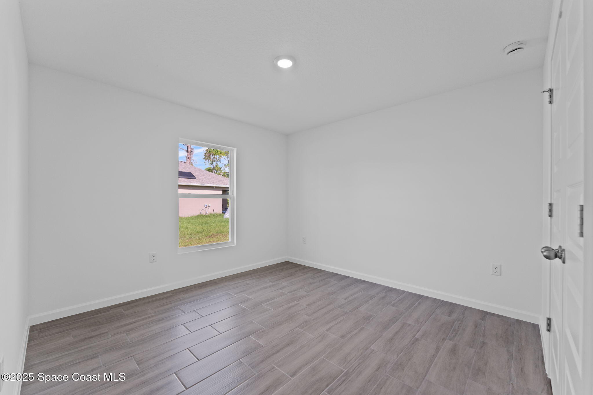 101 Crosspoint Street Southeast Palm Bay, FL 32909 - Photo 24 of 28 an empty room with a window