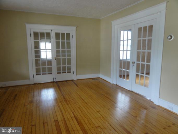 415 Cleveland Road Linthicum, MD 21090 - Photo 1 of 15 Living Room