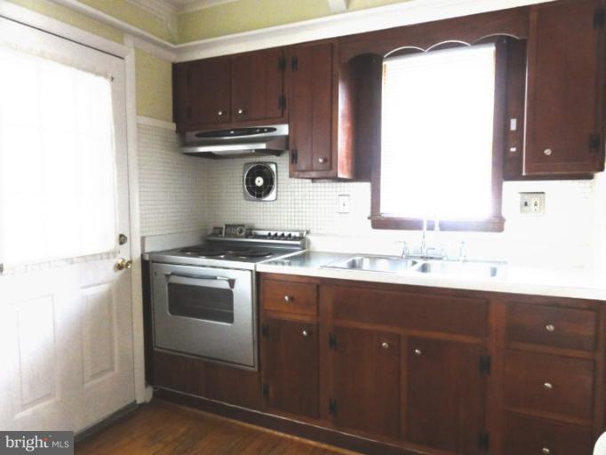 415 Cleveland Road Linthicum, MD 21090 - Photo 2 of 15 Kitchen