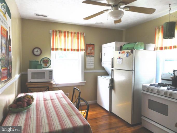 415 Cleveland Road Linthicum, MD 21090 - Photo 3 of 15 2nd floor kitchen