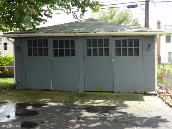 415 Cleveland Road Linthicum, MD 21090 - Photo 6 of 15 Garage