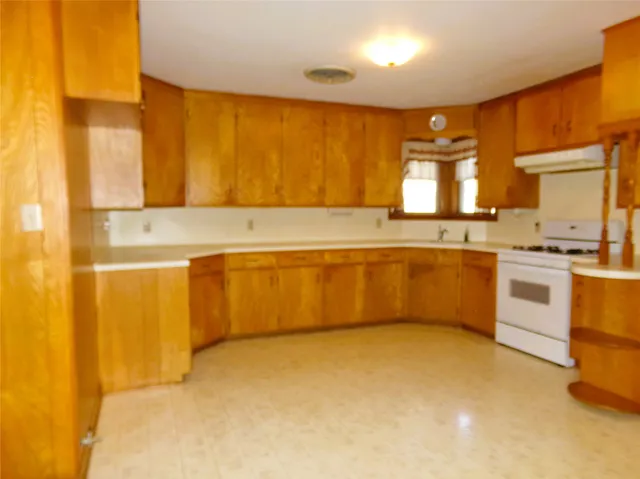 $169,000 | 513 North Exchange Street, Weimar, TX 78962