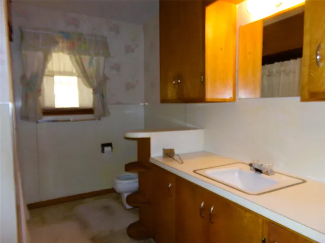 $169,000 | 513 North Exchange Street, Weimar, TX 78962